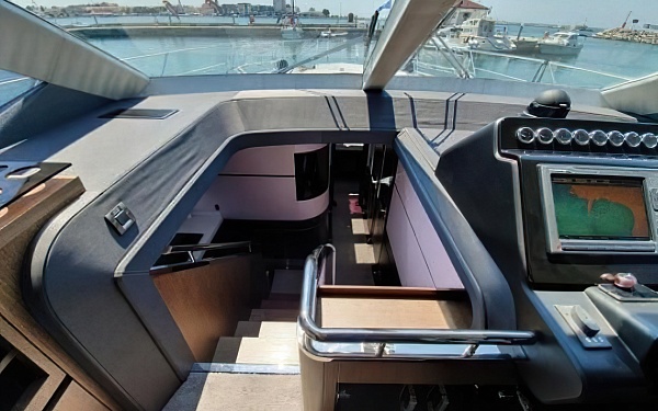 Продается моторная яхта Galeon 700 Skydeck